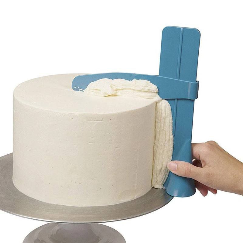 Height adjustable cake scrapper